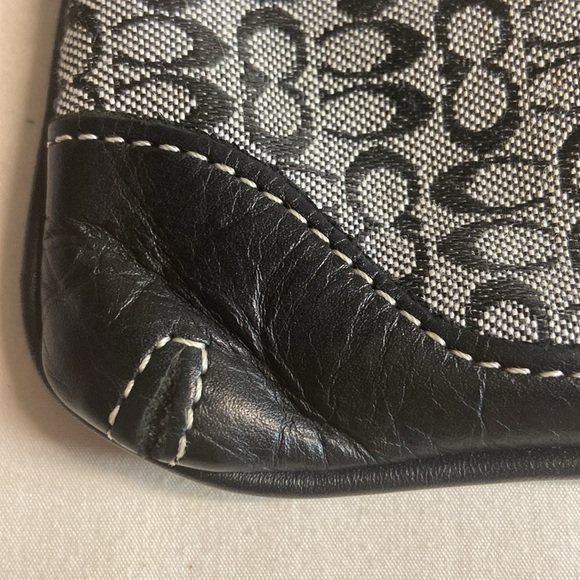 EUC  Vintage Coach  wristlet pouch in signature jacquard and leather - Picture 3 of 12